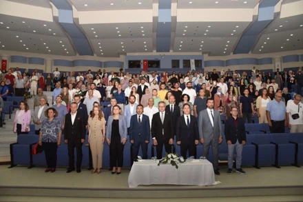 Selçuk İletişim 27. Dönem mezunlarını verdi